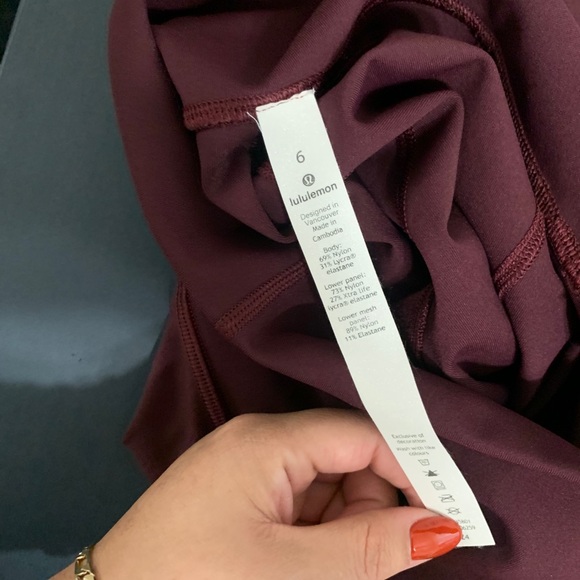 Size 6; WUNDER UNDER CROP; high rise 23” - Picture 4 of 6